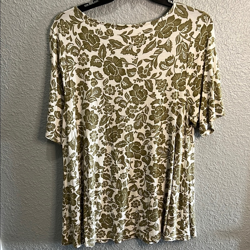 Lane Bryant Green and Cream Short Sleeve  swing Tee size 18/20 2X - Picture 4 of 6